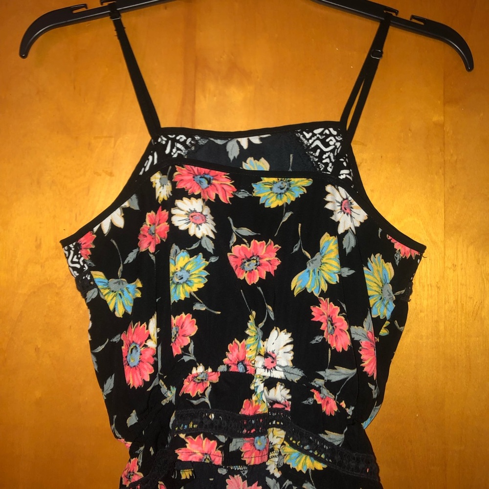 Multi-color Halter Top✨ - Picture 2 of 2